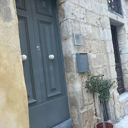 Apartmán 86, *