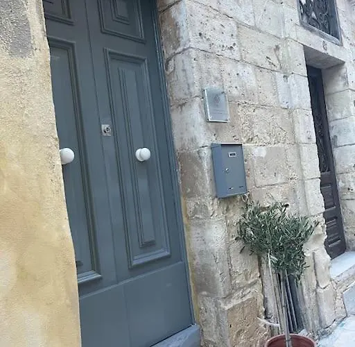 Διαμέρισμα 85, *